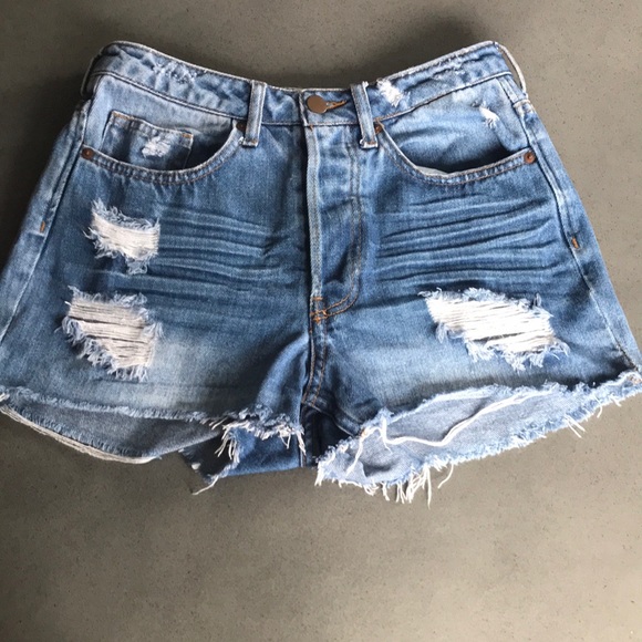 H&M Pants - H&M distressed buttons high waisted jeans